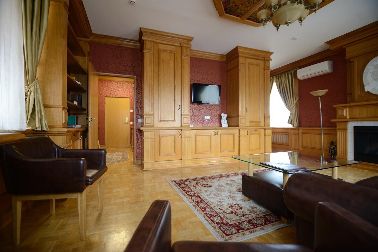 Pidkova Hotel Rivne Exterior foto